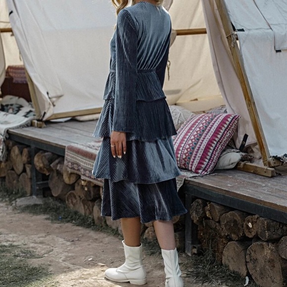 One size dress velvet tier navy blue belt included - Picture 4 of 4